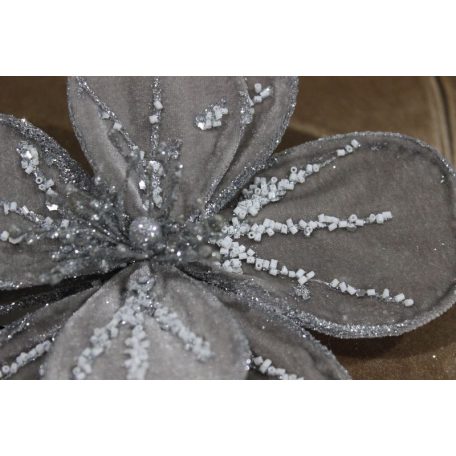 Ezüstfehér színű bársonyvirág csipeszen - 11 cm