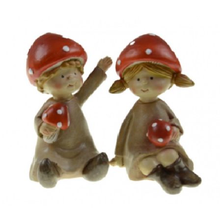 Figura fiú/lány gombasapkában ülő piros/barna -  5,5x5x9 cm